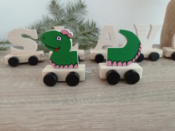Drevená písmenková húsenička