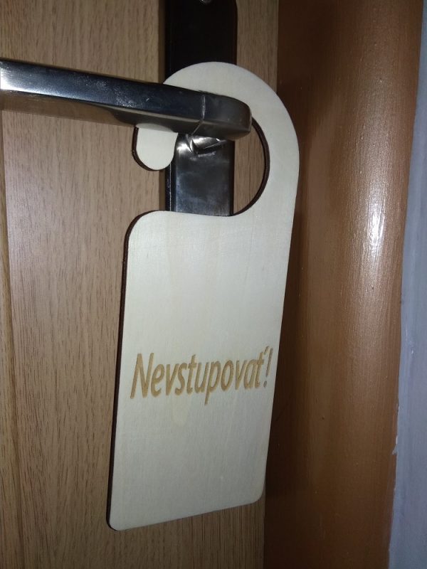 Visačka - záves na kľučku dverí - Nevstupovať